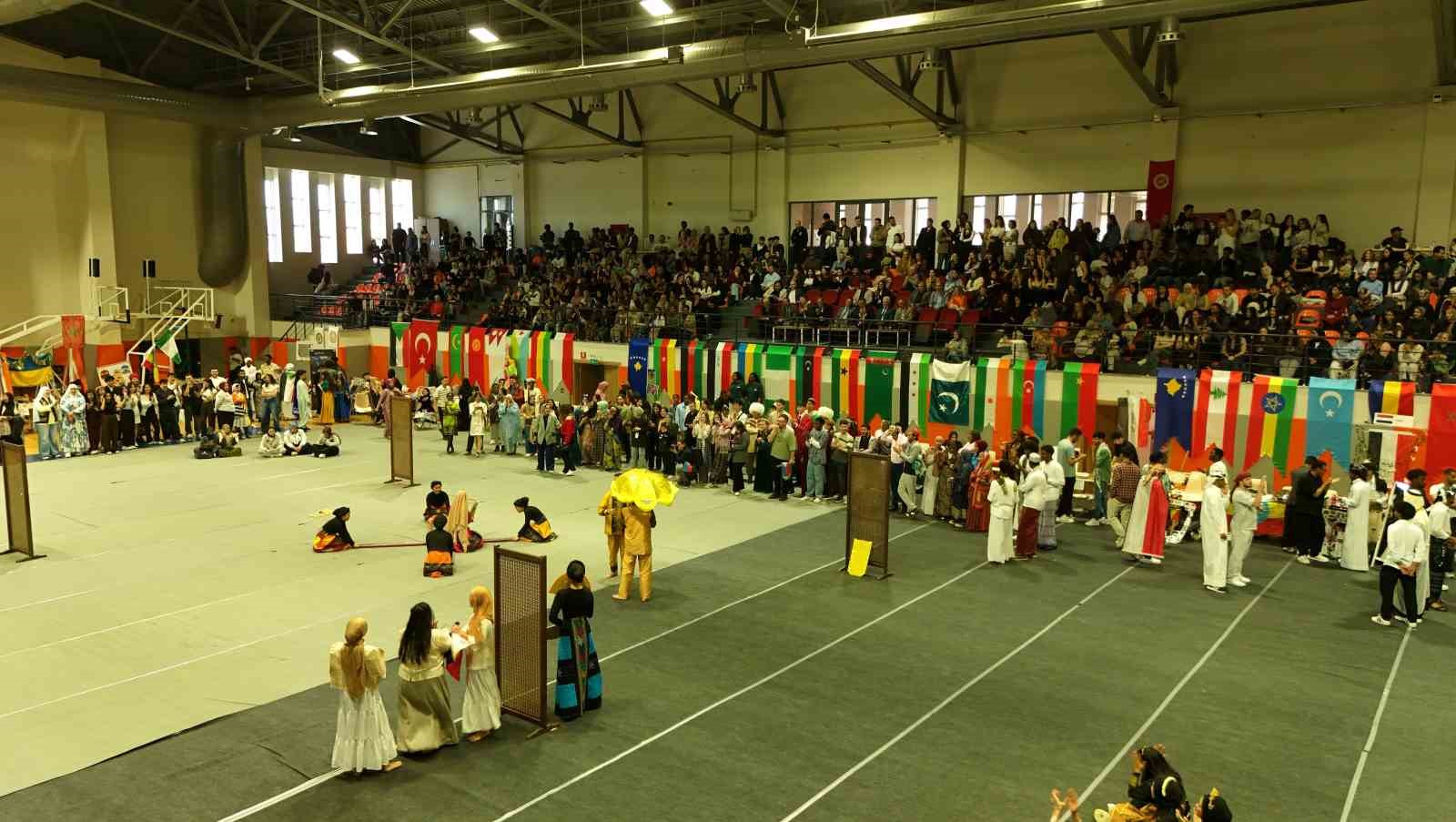 Kastamonu Üniversitesi’nde düzenlenen Gençlik Festivali farklı kültürleri buluşturdu