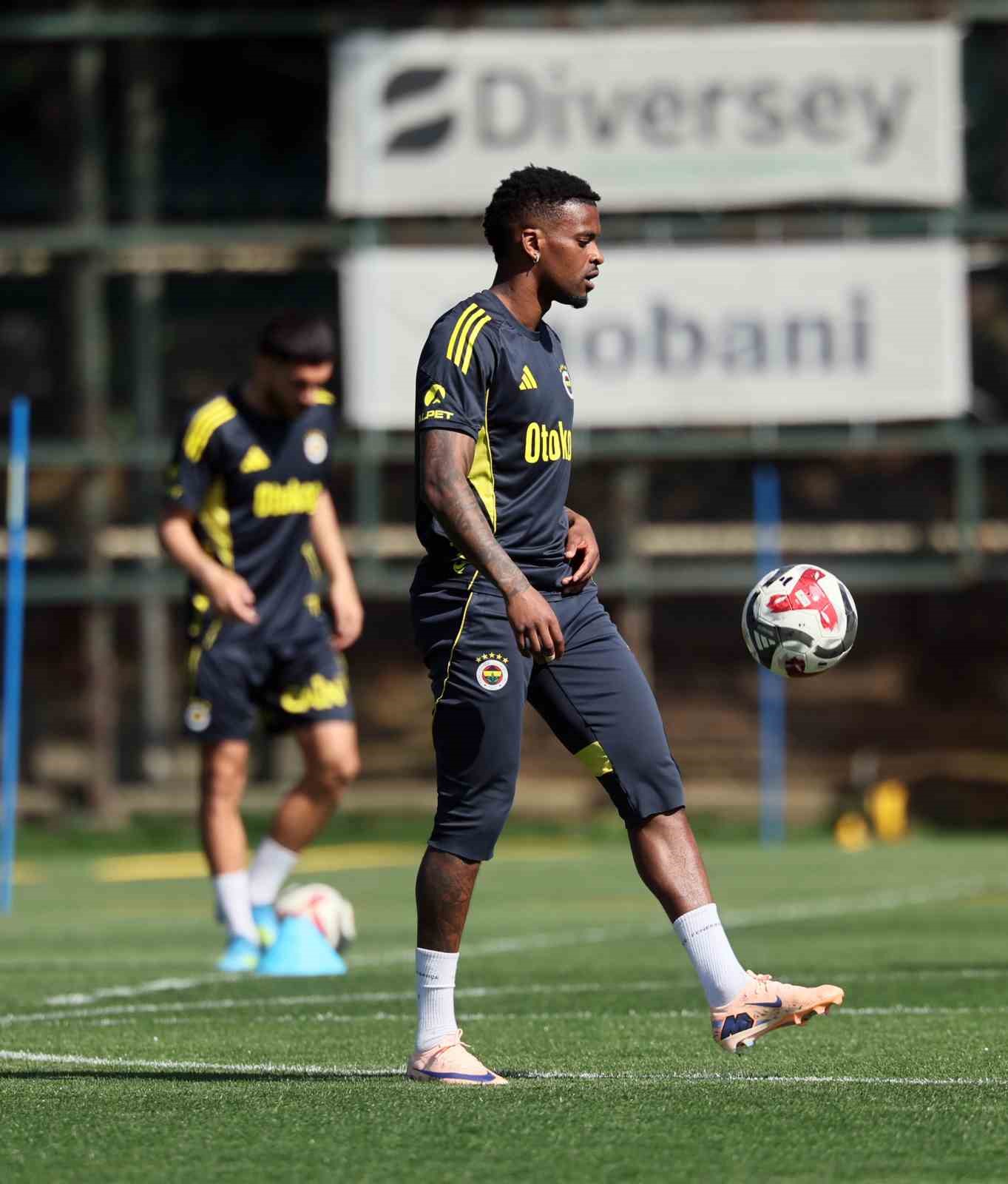 Fenerbah&ccedil;e, Ey&uuml;pspor ma&ccedil;ı hazırlıklarını s&uuml;rd&uuml;rd&uuml;
