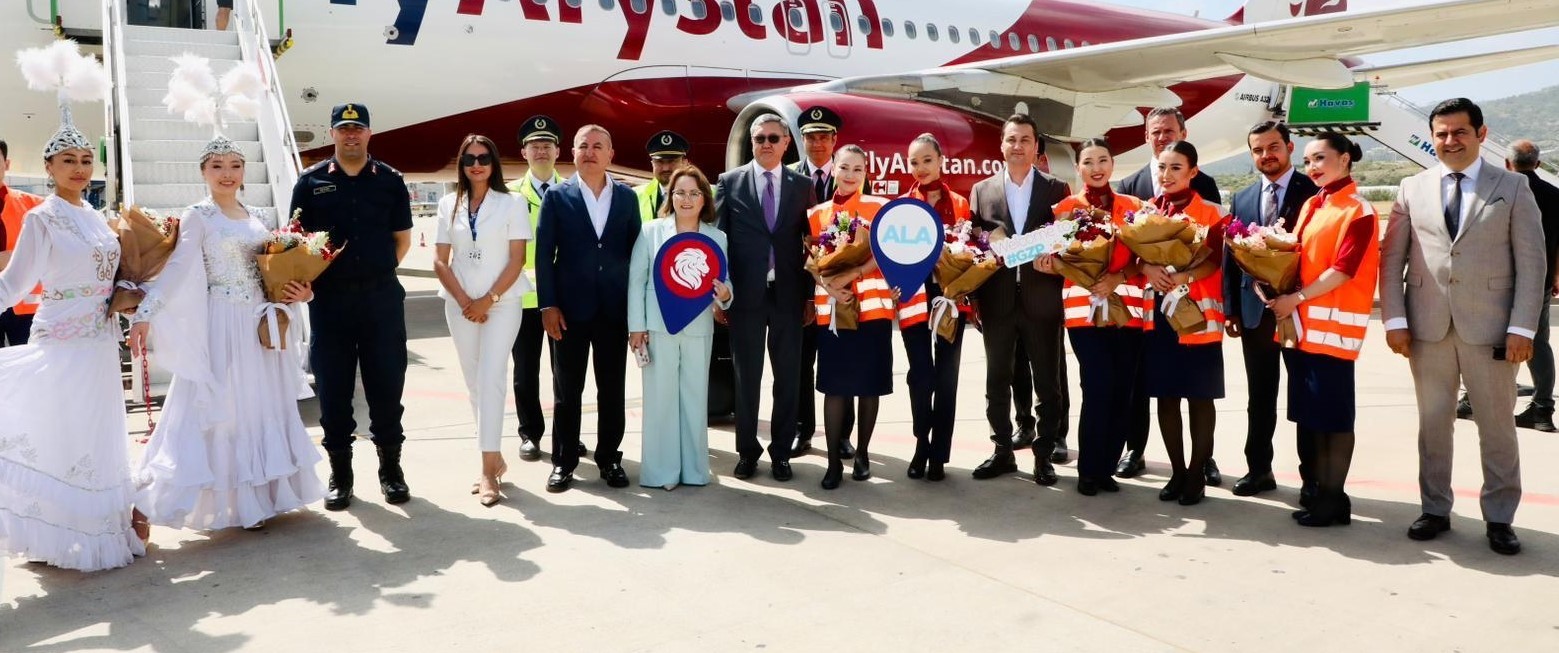 Almatı&rsquo;dan Gazipaşa-Alanya Havalimanına ilk u&ccedil;ak seferi "su takı" seremonisiyle karşılandı
