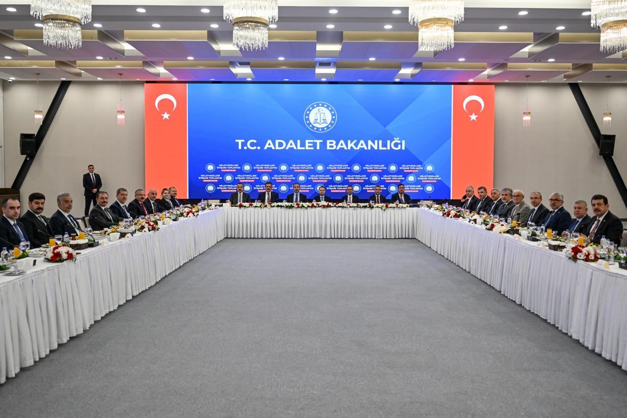 Adalet Bakanı Gürlek, Karadeniz Bölgesi milletvekilleriyle bir araya geldi
