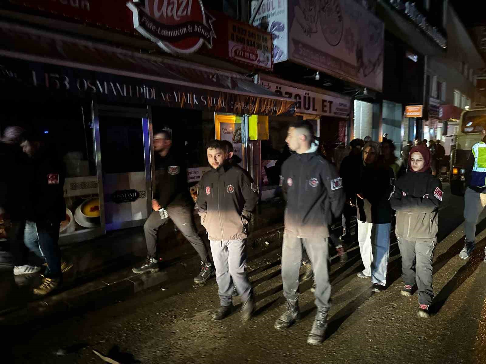OM&Uuml; Arama-Kurtarma ekibi sel b&ouml;lgesinde g&ouml;rev aldı
