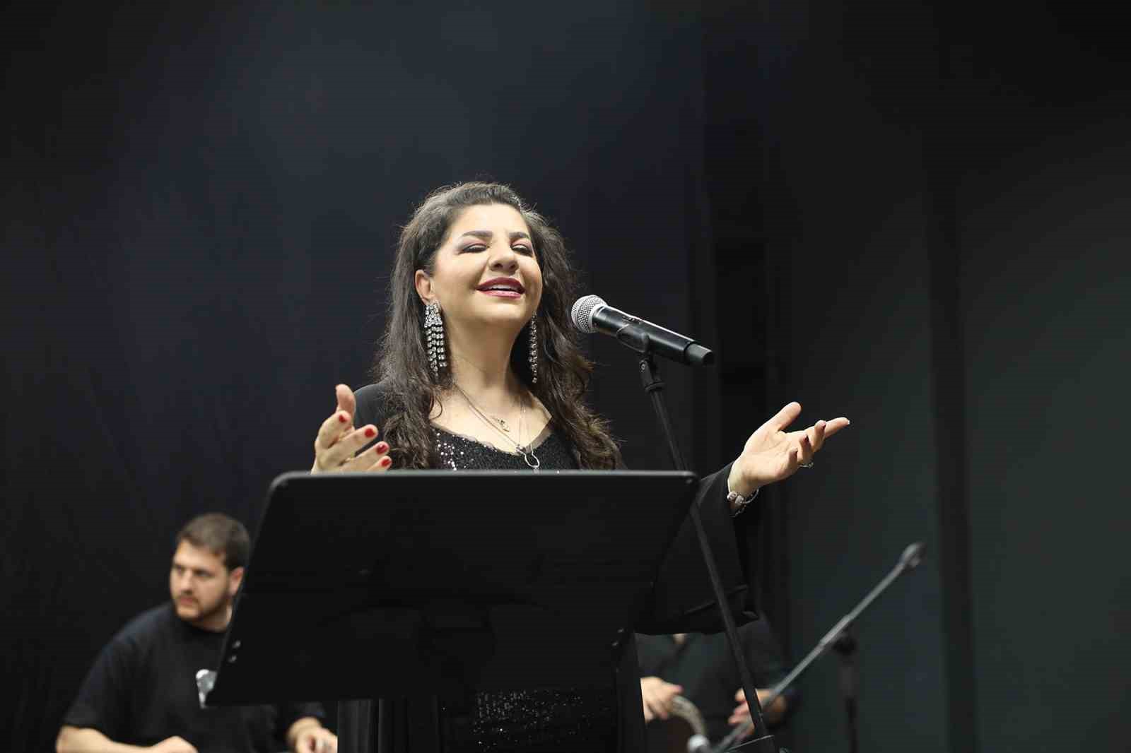 Çiğdem Gürdal, Sakaryalılarla konserde buluştu
