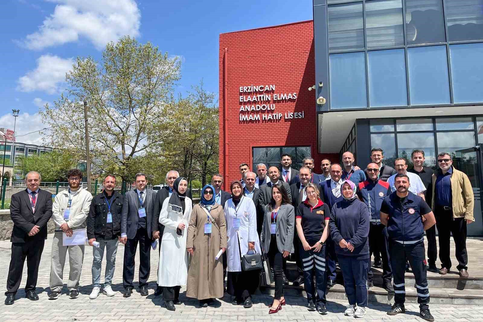 &Ouml;ğrencilere itfaiyecilik mesleği tanıtıldı
