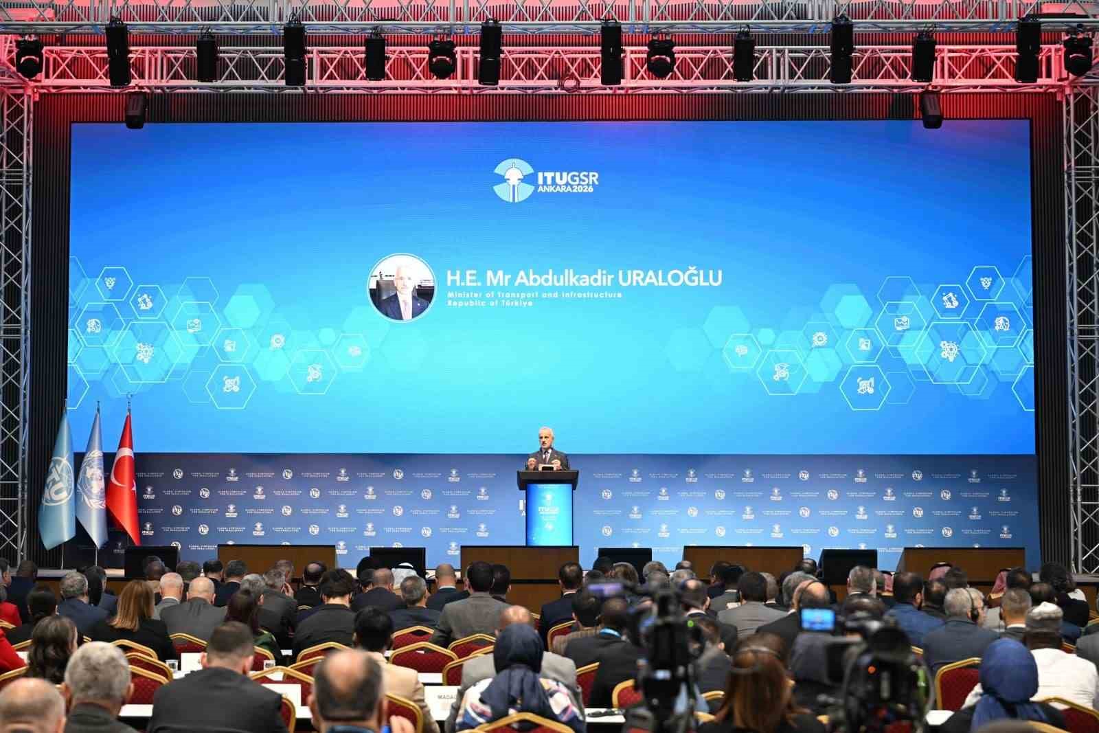 Bakan Uraloğlu: "81 ilimizde kademeli olarak hizmete aldığımız 5G ile ilk günden yaklaşık 21 milyon abone buluştu"
