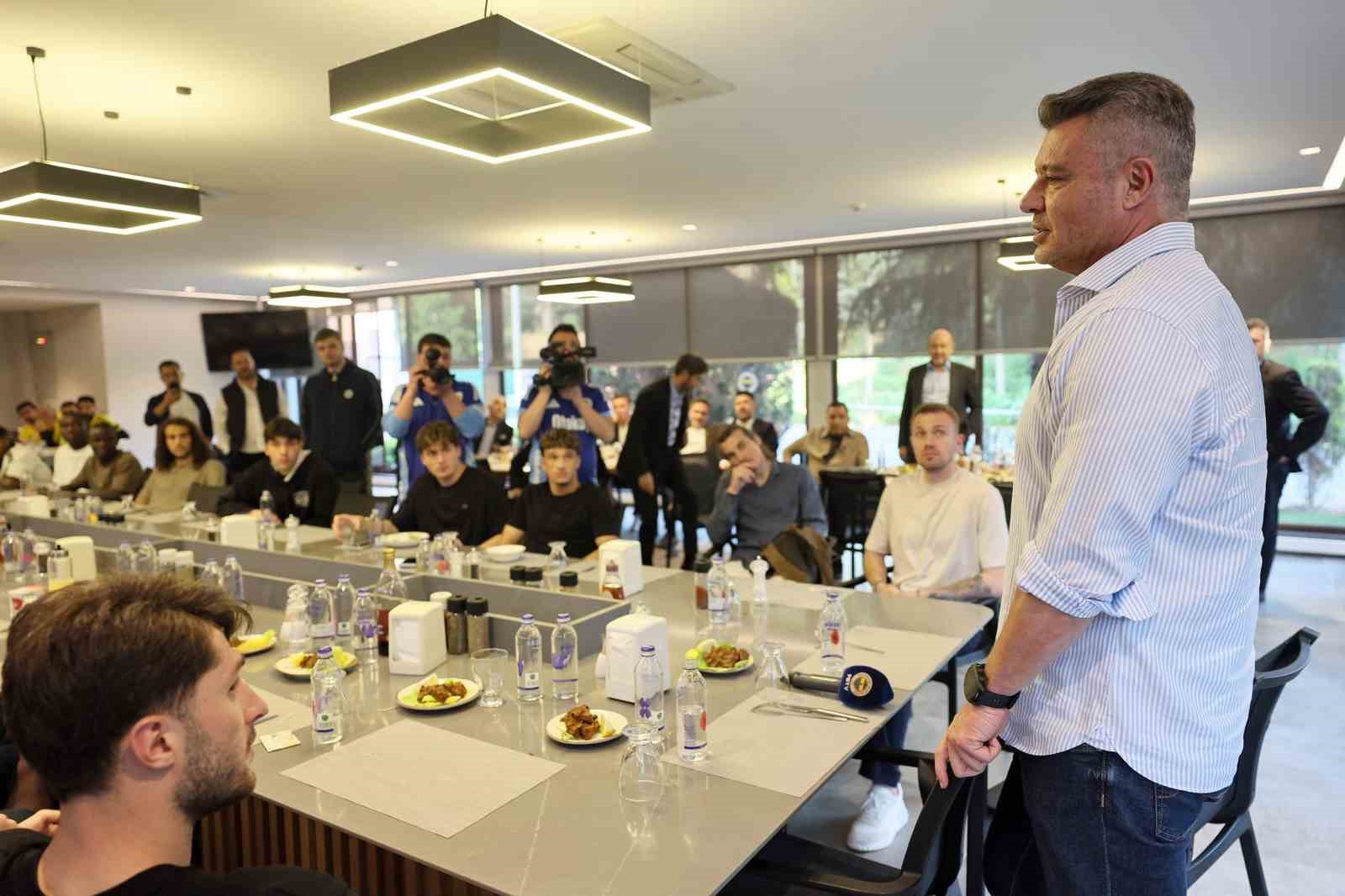 Başkan Saran ve y&ouml;neticilerden futbolculara veda yemeği
