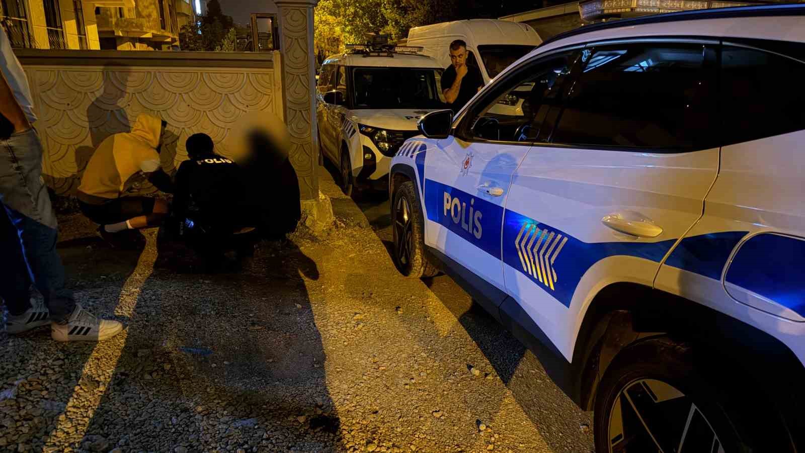 Duvar dibine çöken kadın ekipleri harekete geçirdi