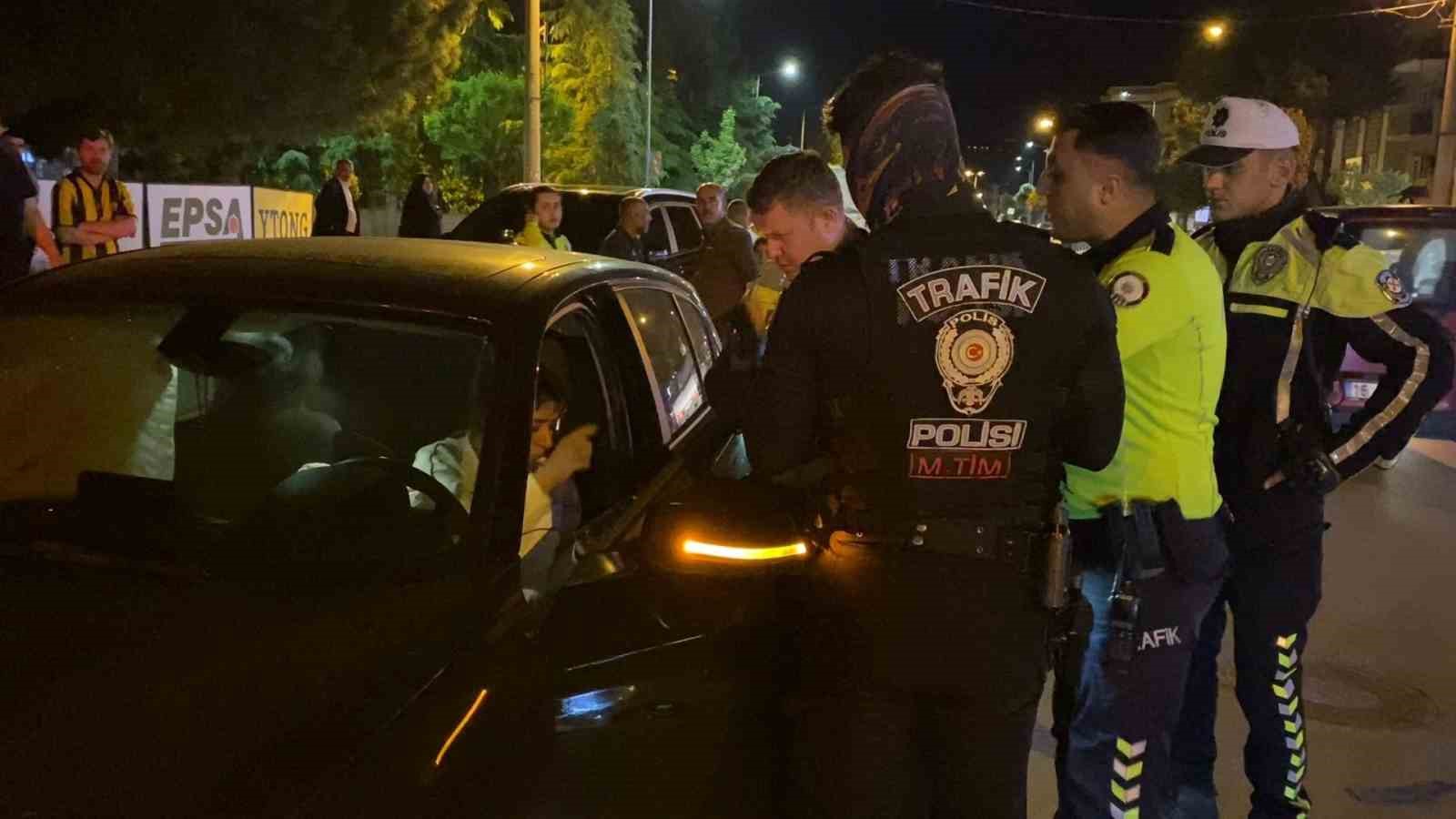 Bursa&rsquo;da rekor ceza: &rsquo;Dur&rsquo; ihtarına uymayan kadın s&uuml;r&uuml;c&uuml;ye 550 bin TL cezai işlem uygulandı

