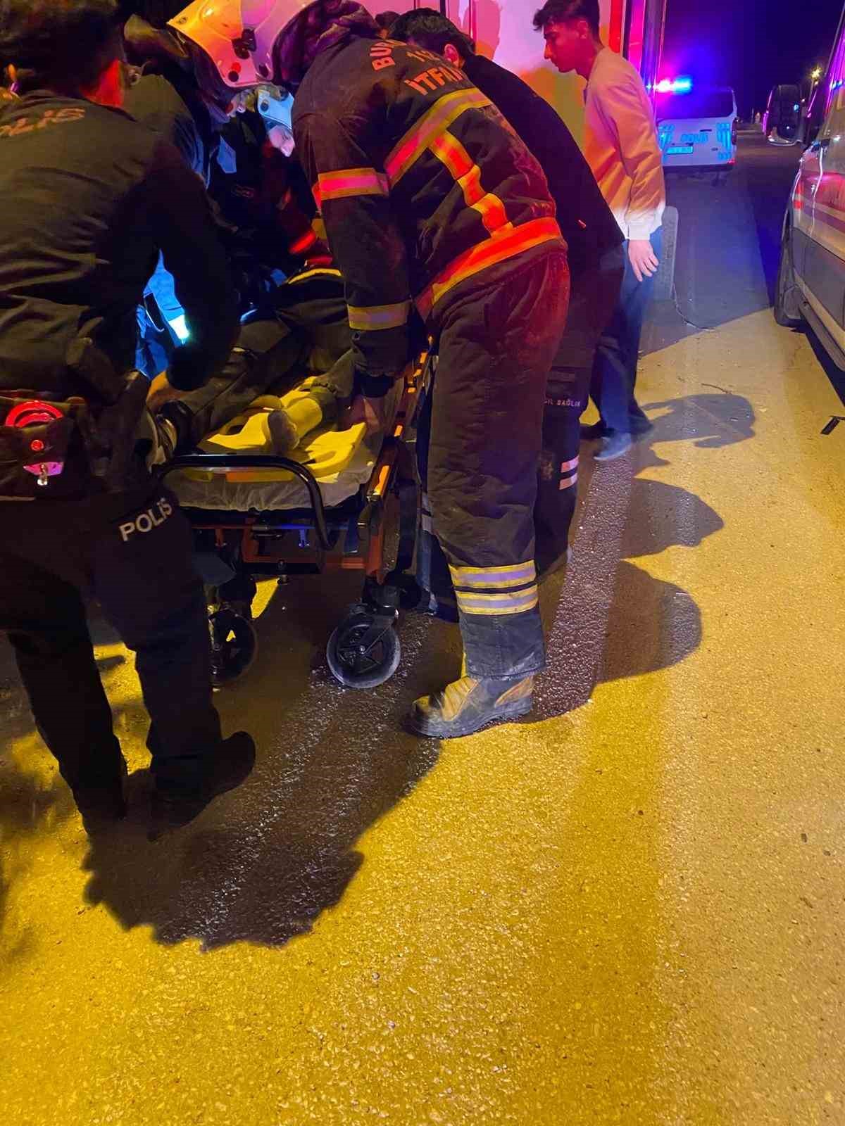 Kontrolden çıkan motosiklet, park halindeki kamyonun altına girdi: 1 ölü