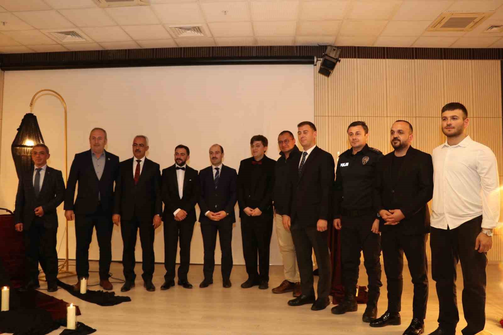 Oltu&rsquo;da piyano resitali b&uuml;y&uuml;k beğeni topladı
