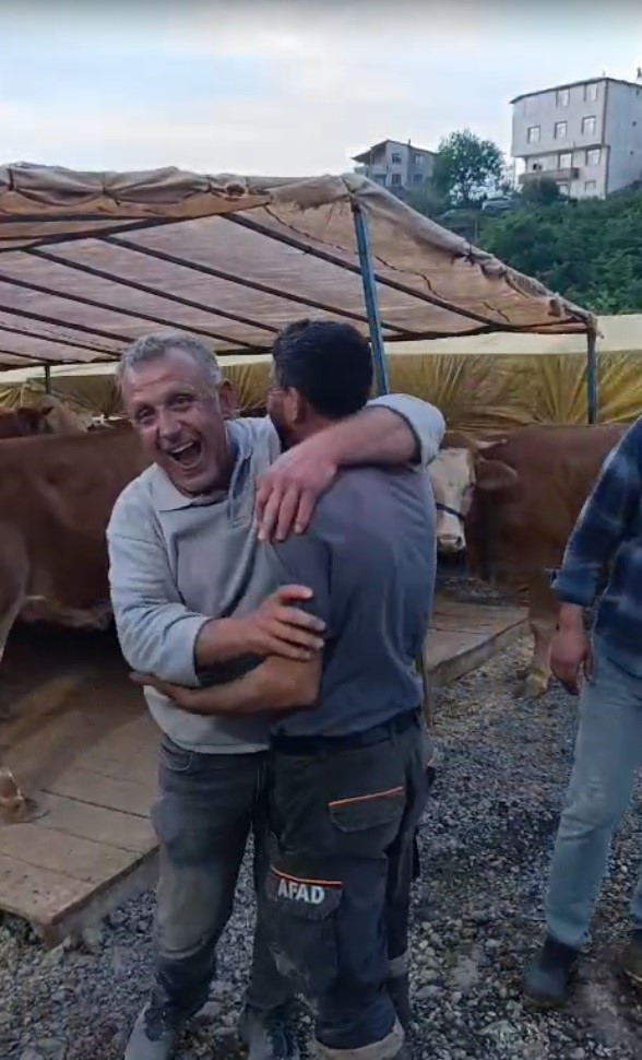 Kurban pazarında dakikalarca süren pazarlıkta inat kazandı