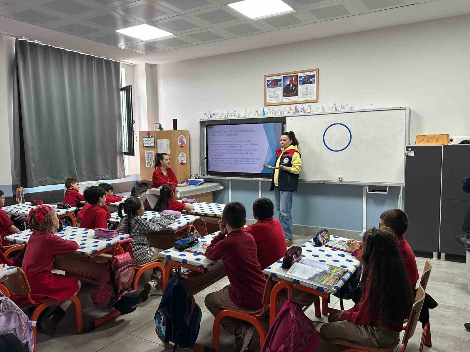 İlkokul öğrencilerine gıda israfının önlenmesi, balığın faydaları ve beslenme eğitimi verildi