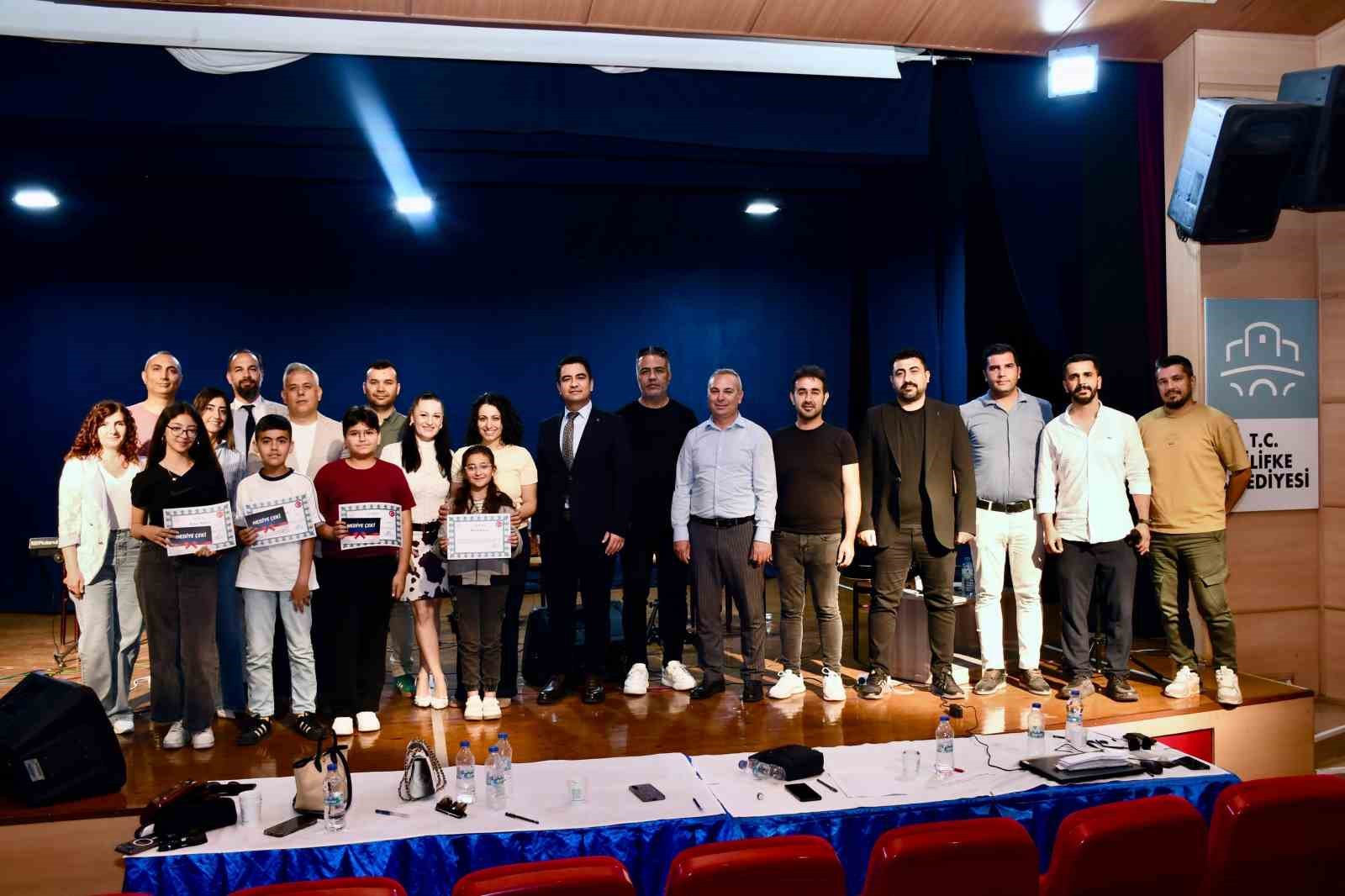 Silifke&rsquo;de gen&ccedil; yetenekler sahnede yarıştı
