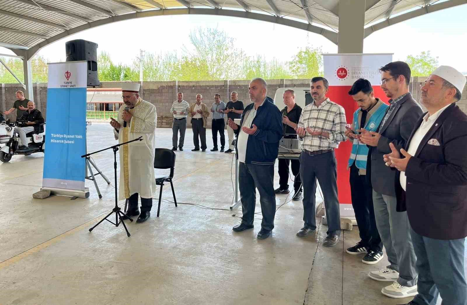 Hisarcık’lı hacı adayları kutsal topraklara dualarla uğurlandı
