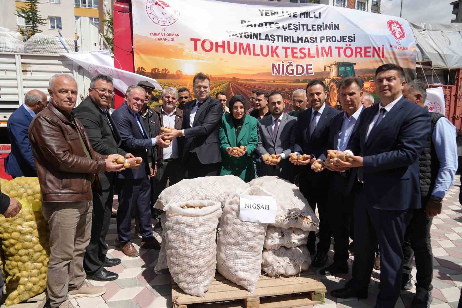 Niğde’de yerli ve milli tohum hamlesi: 60 ton patates tohumu üreticilere dağıtıldı