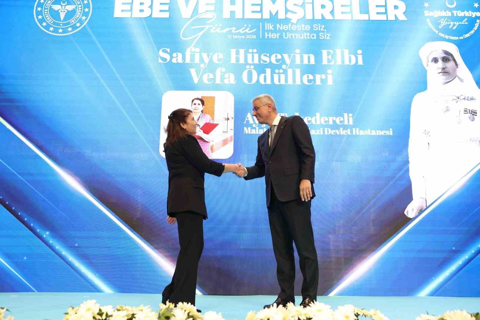 Yılın hemşireleri &ouml;d&uuml;llendirildi
