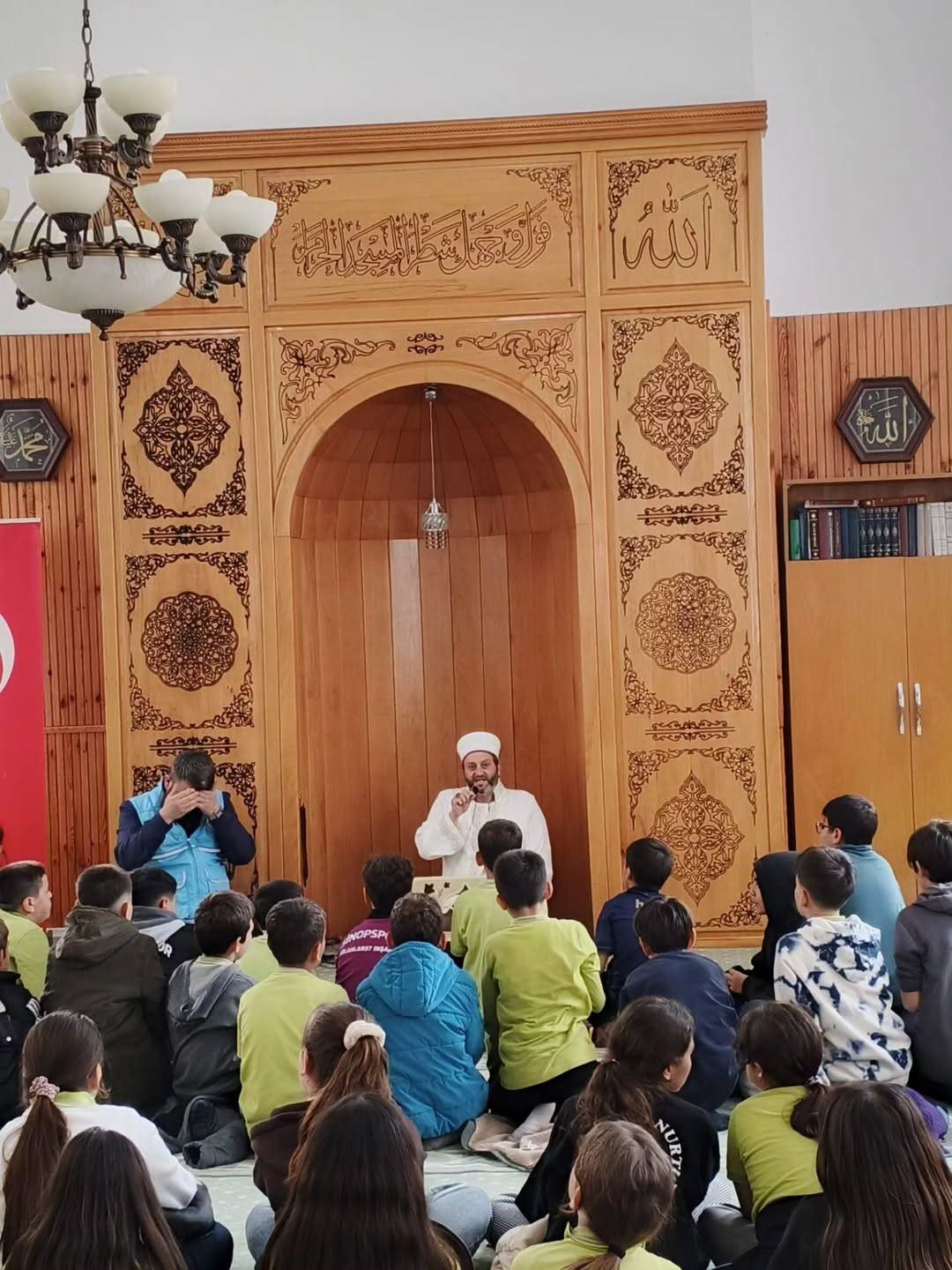 Sinop’ta camiler çocuklarla şenlendi
