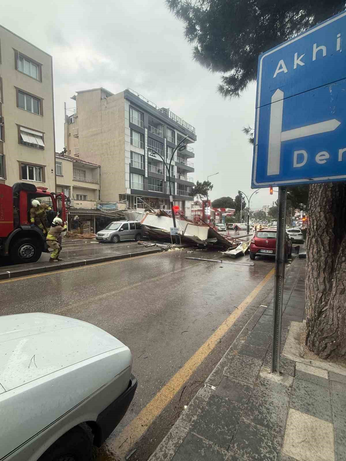 Fırtına çatıyı uçurdu, facianın eşiğinden dönüldü
