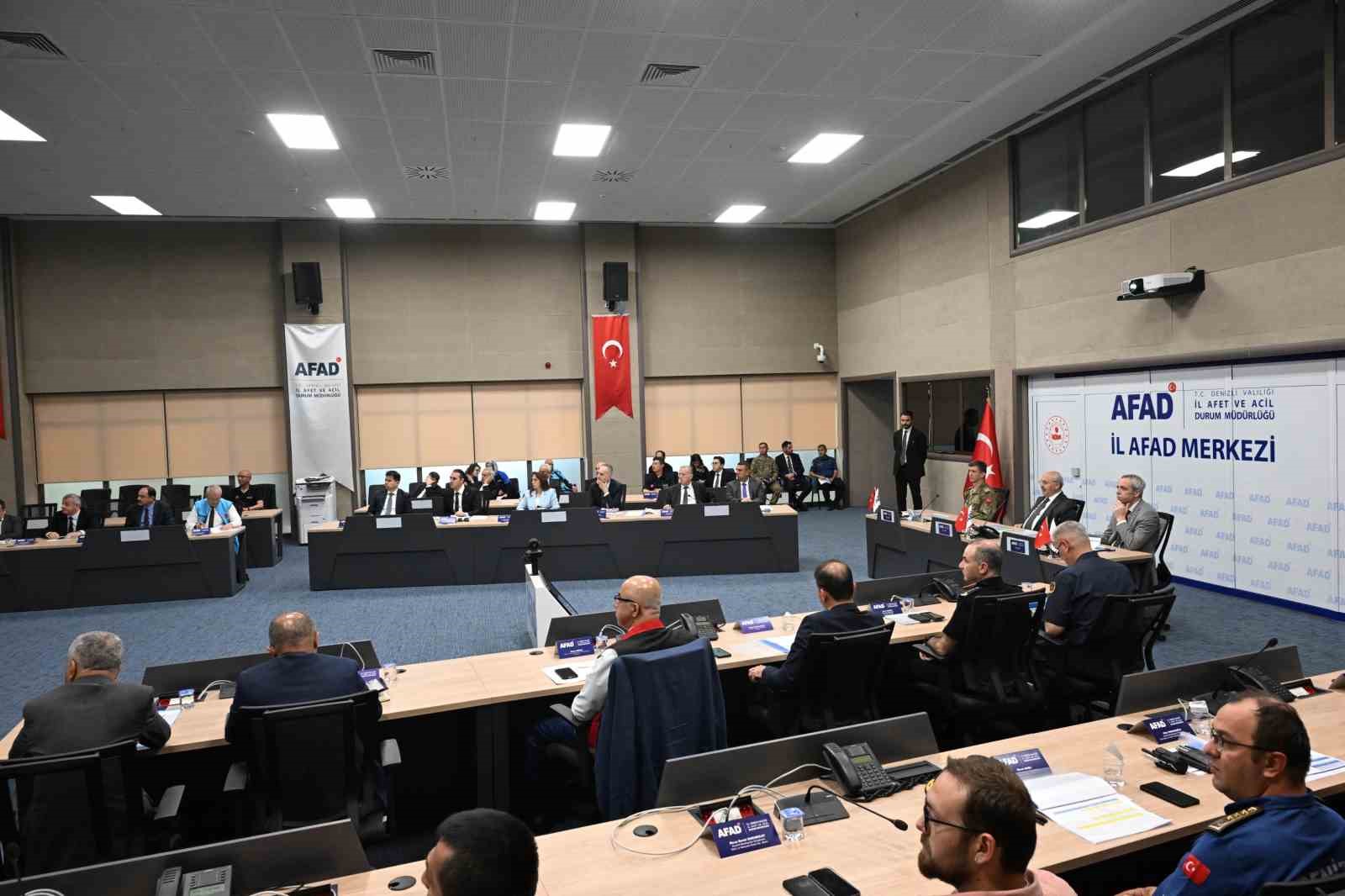 Denizli’de 5,6 büyüklüğündeki deprem senaryonu canlandırıldı