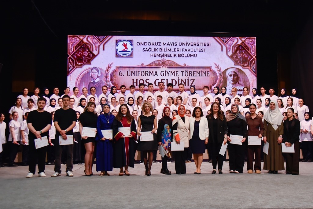 Hemşire adayları üniformalarını giydi
