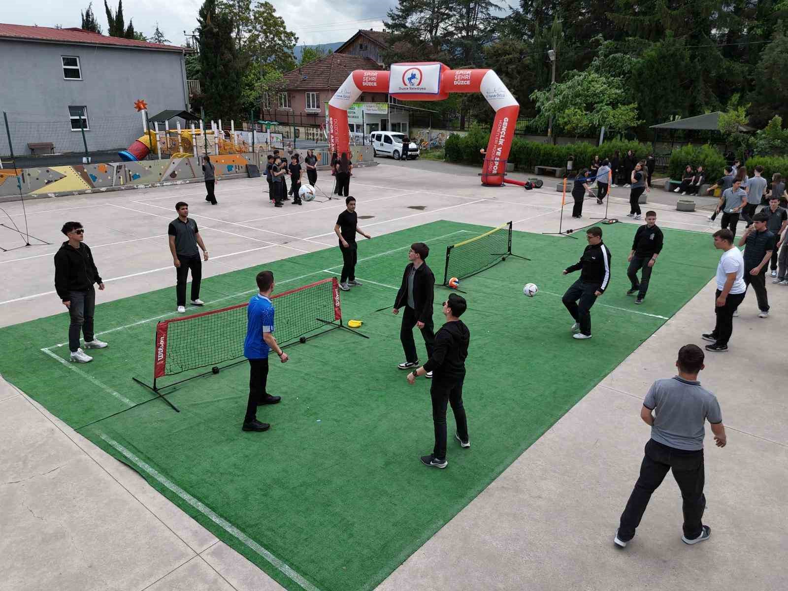 Düzce Belediyesi gençleri sporla buluşturmaya devam ediyor
