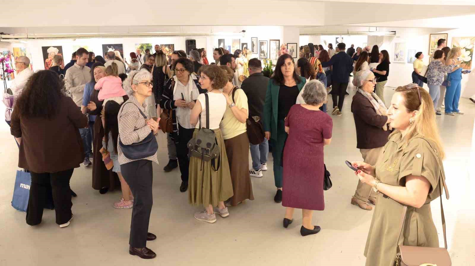 Sanat At&ouml;lyeleri&rsquo;nde &uuml;retim s&uuml;reci sergiyle ta&ccedil;landı
