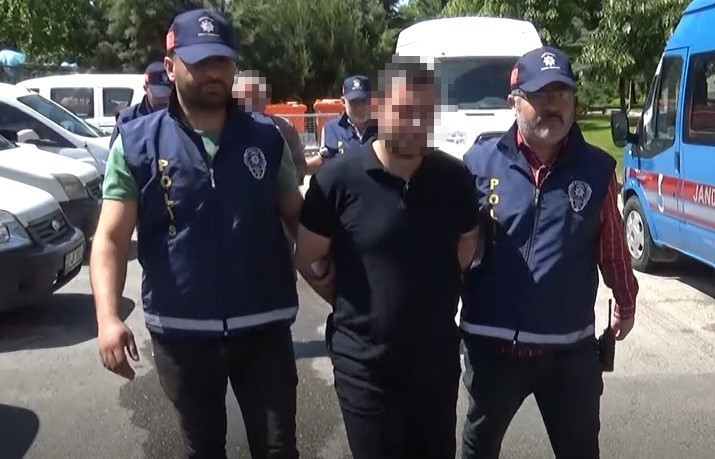 Çiçek hırsızlığı kavgasında 2 kişiyi öldüren sanık hakkında yakalama kararı çıktı