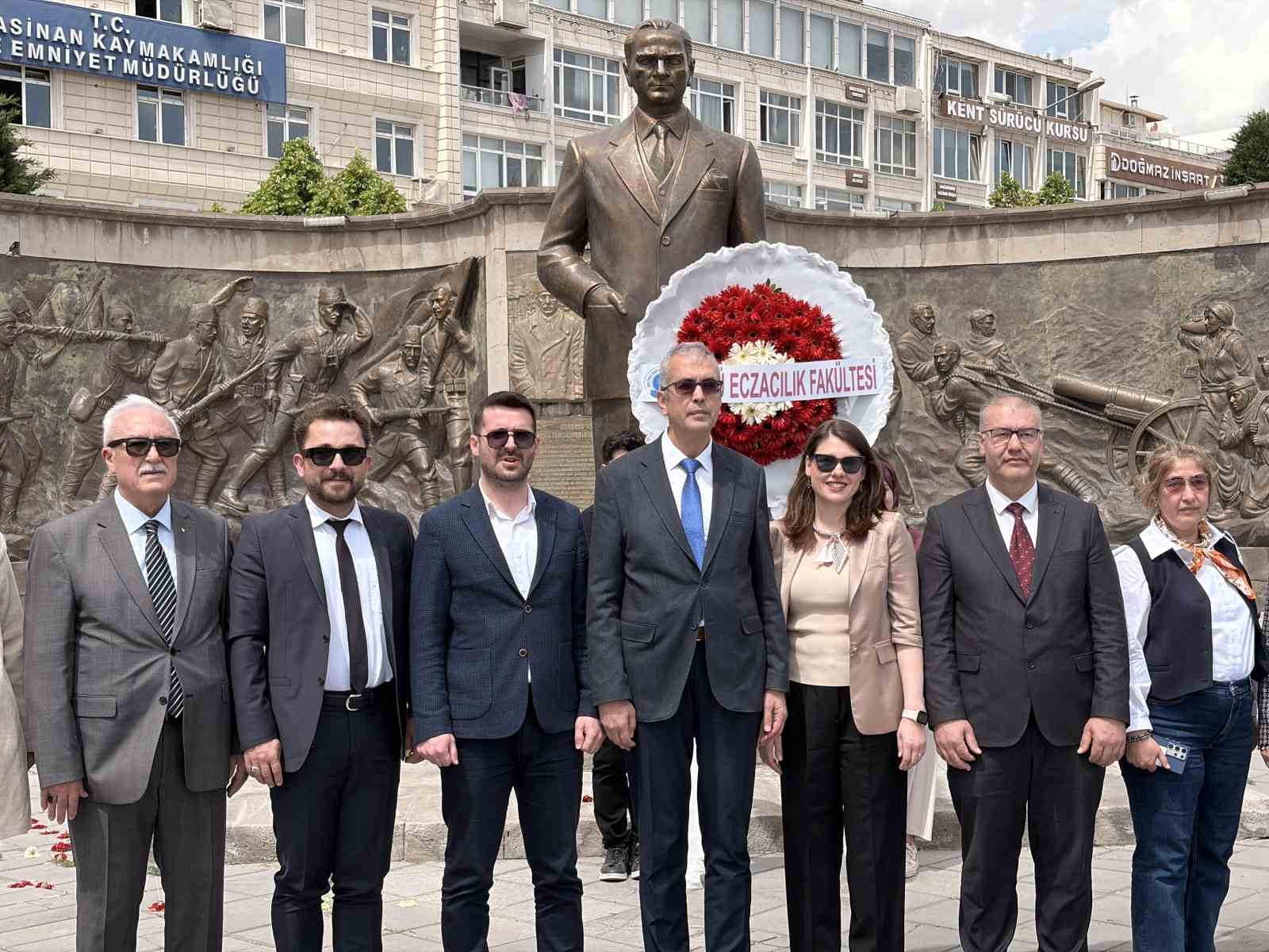 Püsküllü: "Eczacılar, ilacın güvenli, etkili ve bilinçli kullanımında sağlık sisteminin vazgeçilmez bir parçasıdır"
