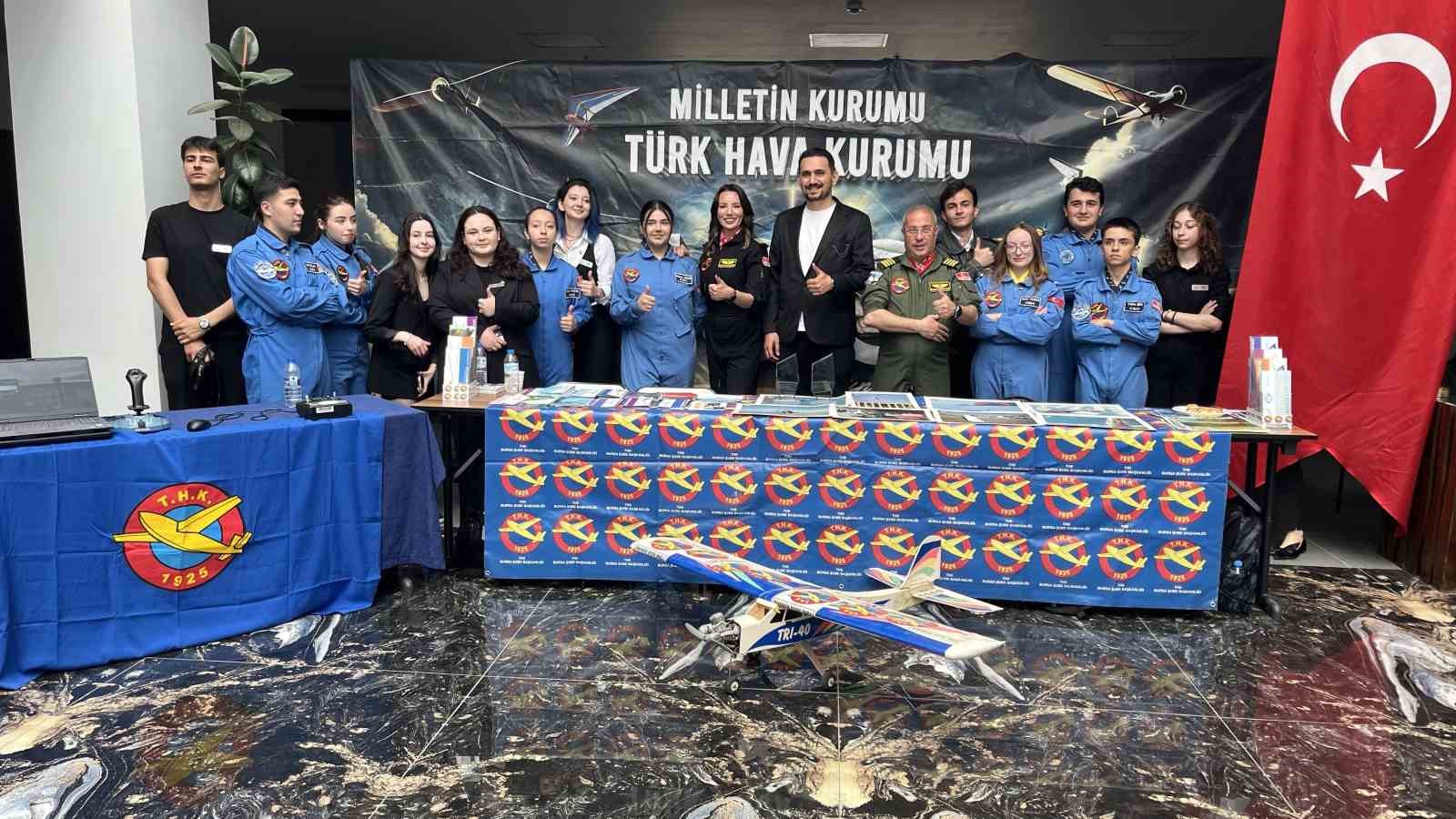 BT&Uuml;&rsquo;de F16 heyecanı...Gen&ccedil;ler kokpite ge&ccedil;ti
