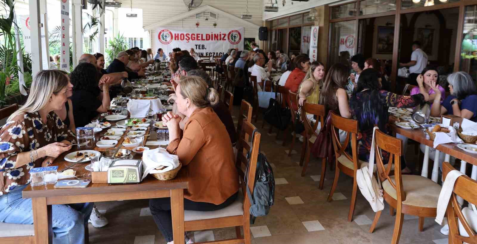 Aydın&rsquo;da eczacılar g&uuml;nlerini kutladı
