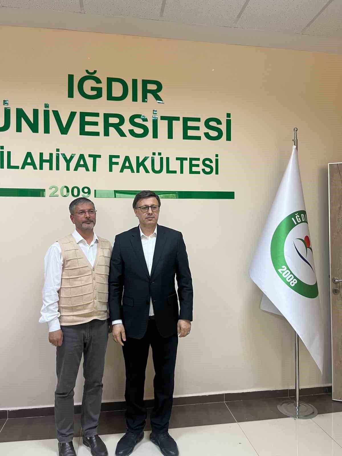 Iğdır &Uuml;niversitesi&rsquo;nde kitap tahlili etkinliği d&uuml;zenlendi
