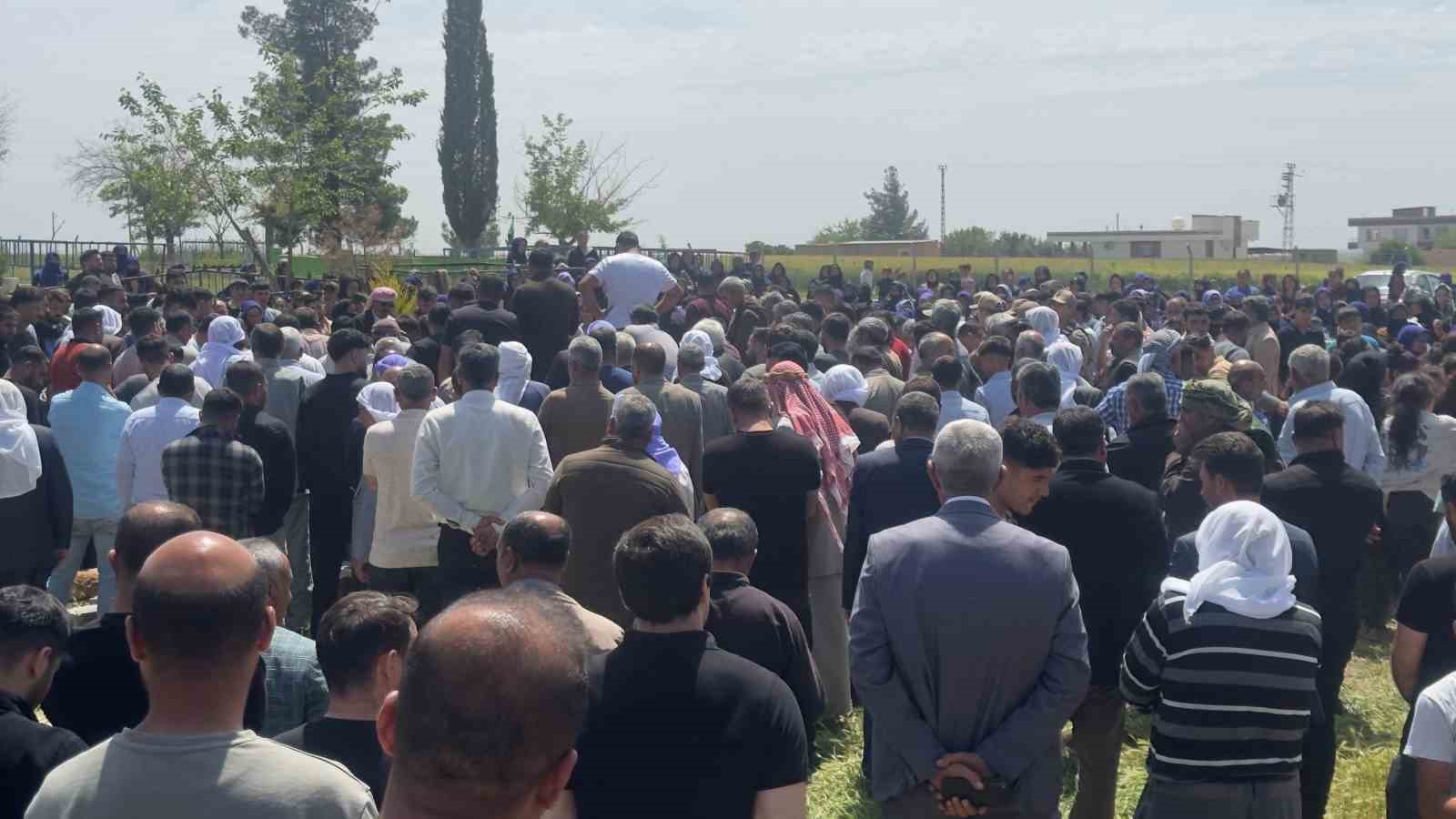 Evin damında ölü bulunan 5 yaşındaki çocuk defnedildi