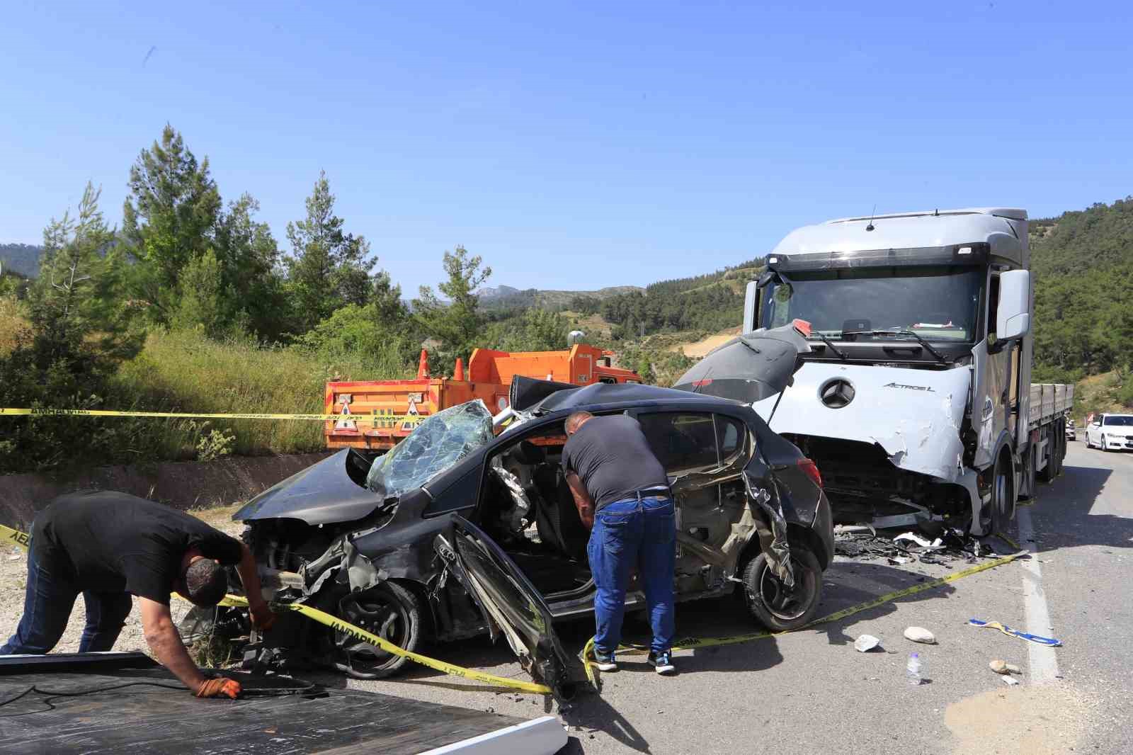 Kansere çare ararken trafik kazasında eşiyle birlikte hayatını kaybetti