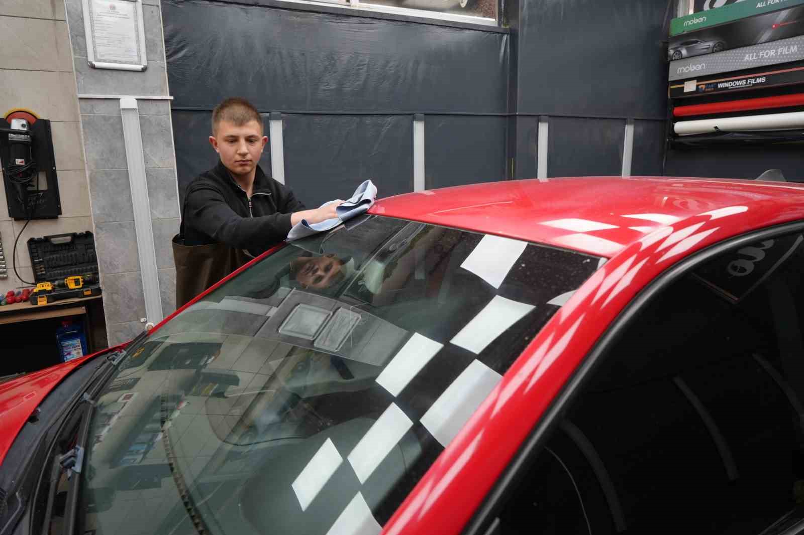 Sel mağduru ara&ccedil;lara &uuml;cretsiz destek: Oto yıkamacıdan &ouml;rnek davranış
