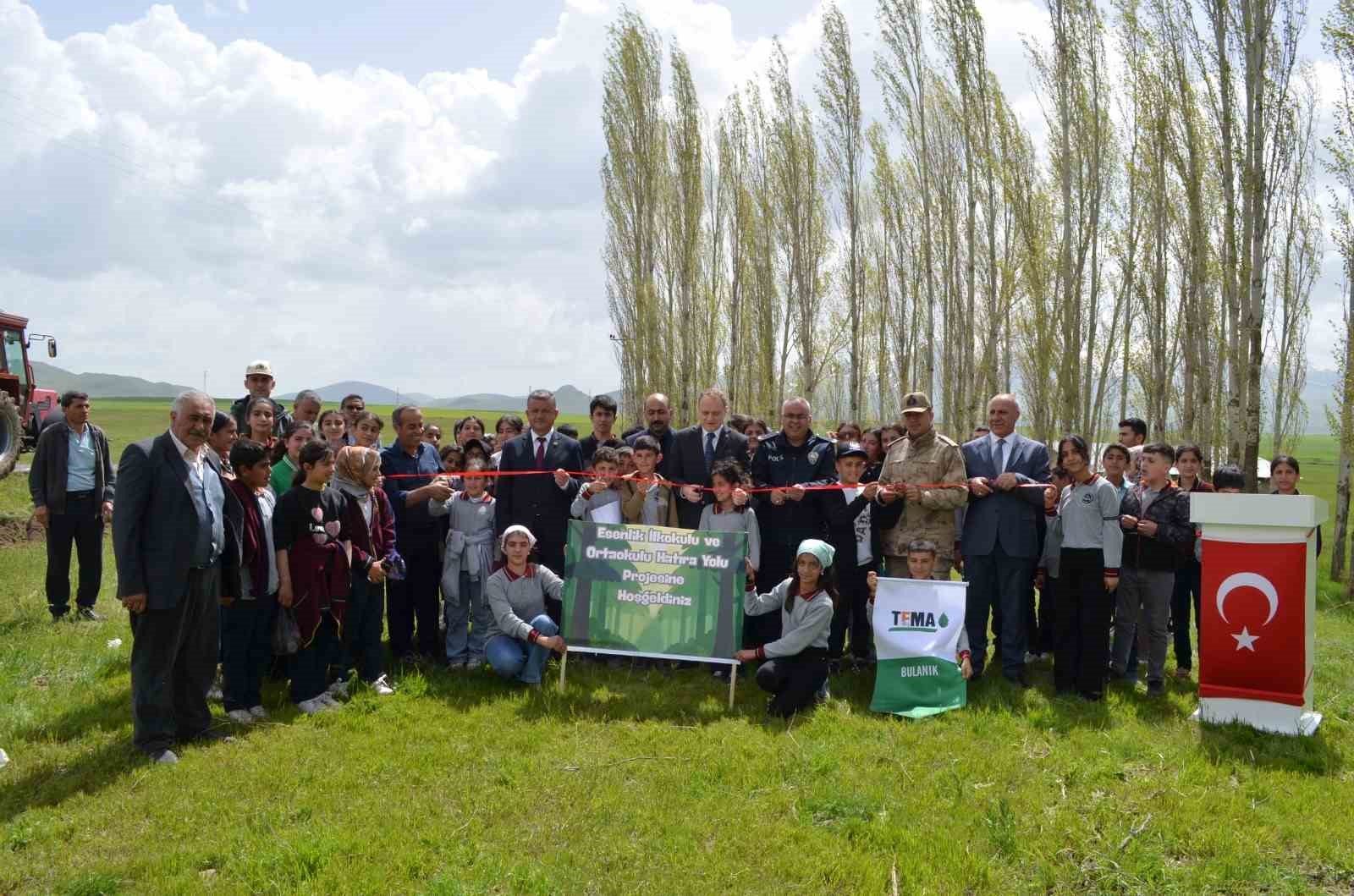 Bulanık&rsquo;ta "Hatıra Yolu" Projesi kapsamında 350 fidan dikildi
