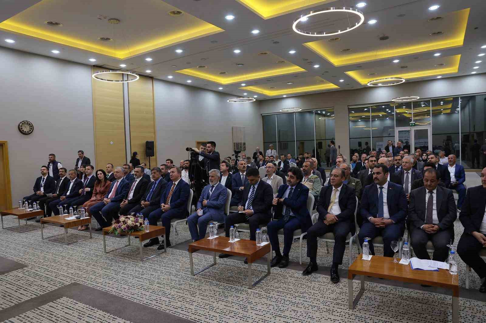 "Şehrin Ekonomisi Erzincan" paneli düzenlendi