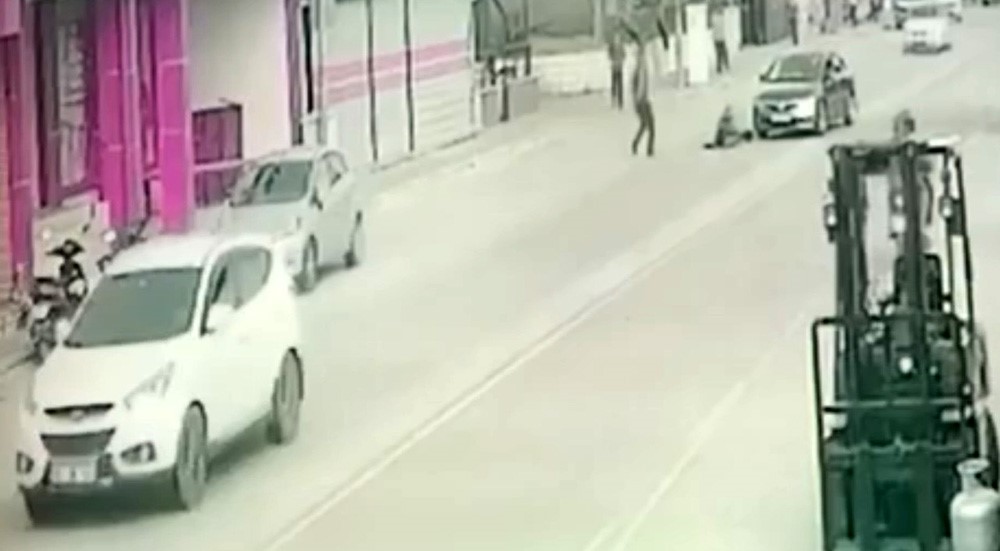 Osmaniye’de otomobilin çarptığı kadın yaralandı