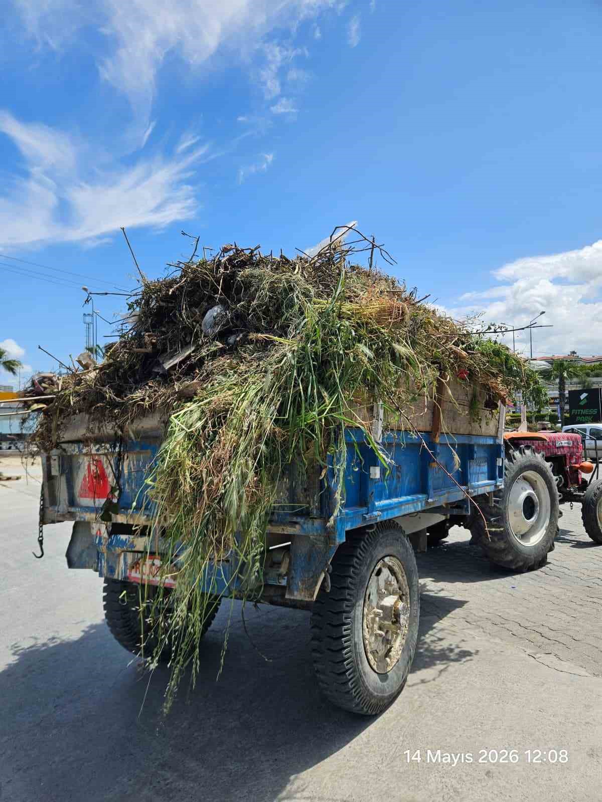 Hafriyat taşırken yolu kirletti, cezadan kaçamadı
