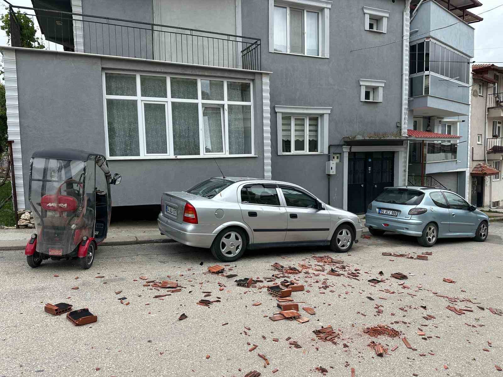 Uşak’ta kuvvetli fırtına hayatı olumsuz etkiledi
