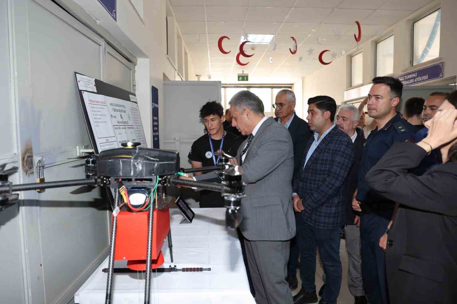 Aksu Uçak Bakım Lisesi’nde bilim fuarı açıldı