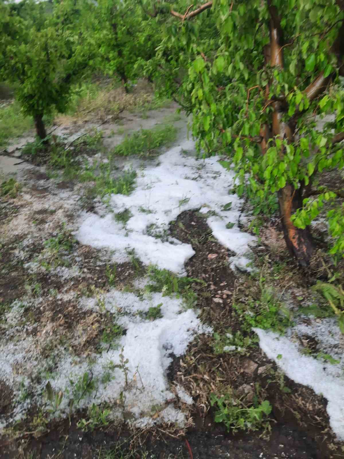 Isparta&rsquo;da sağanak etkili oldu
