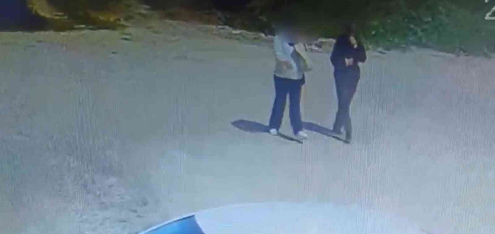 Evlerden hırsızlık yapan iki kadın kıskıvrak yakalandı
