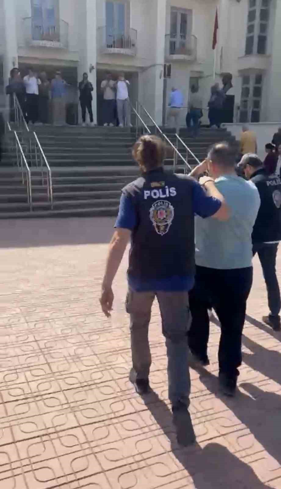 &Ccedil;ocuk istismarı g&ouml;r&uuml;nt&uuml;leri satın aldığı iddiasıyla 2 ş&uuml;pheli tutuklandı
