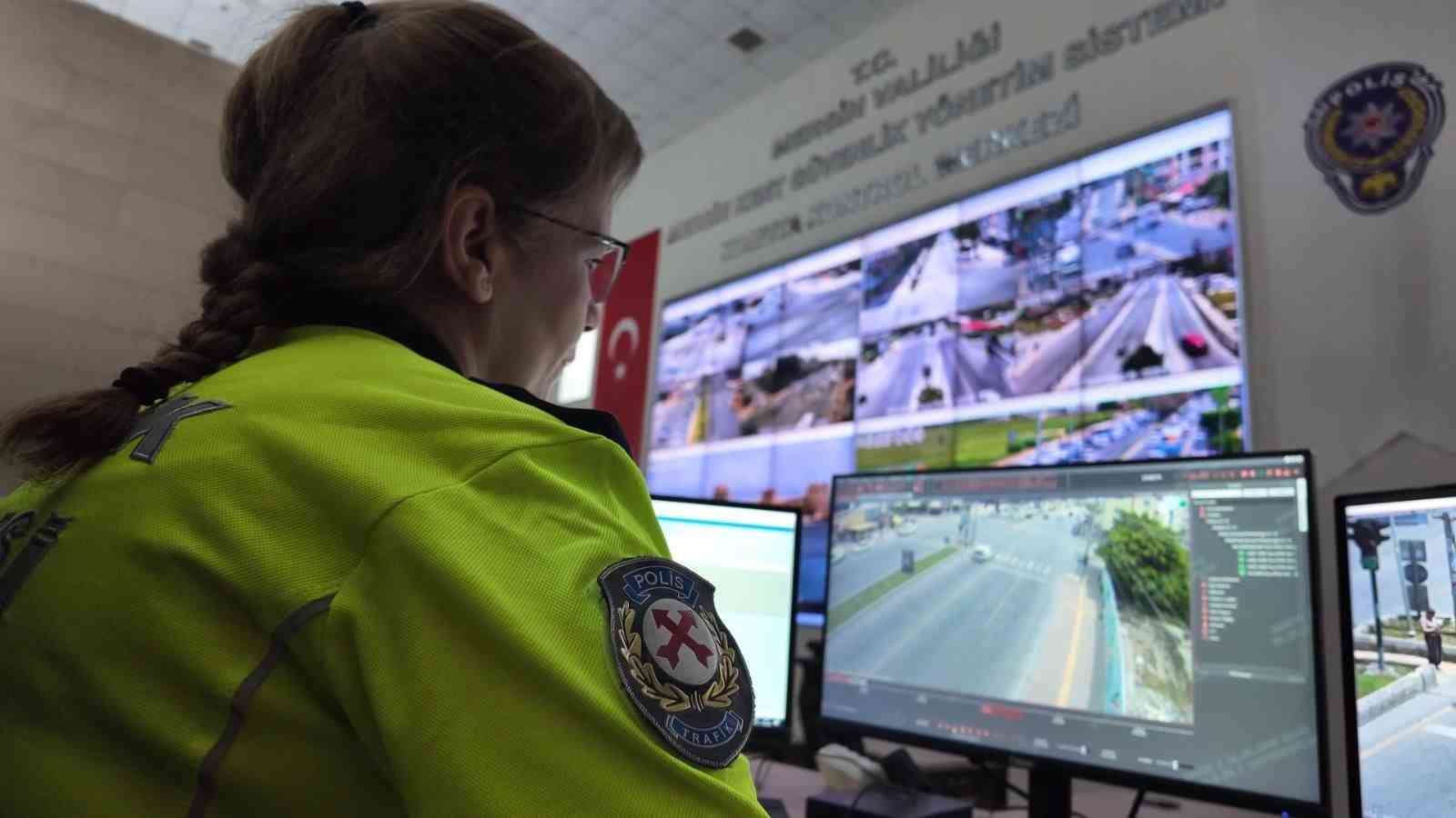 Mersin&rsquo;de trafikte kameralı sıkı denetim: 10 g&uuml;nde bin 413 s&uuml;r&uuml;c&uuml; ceza yedi
