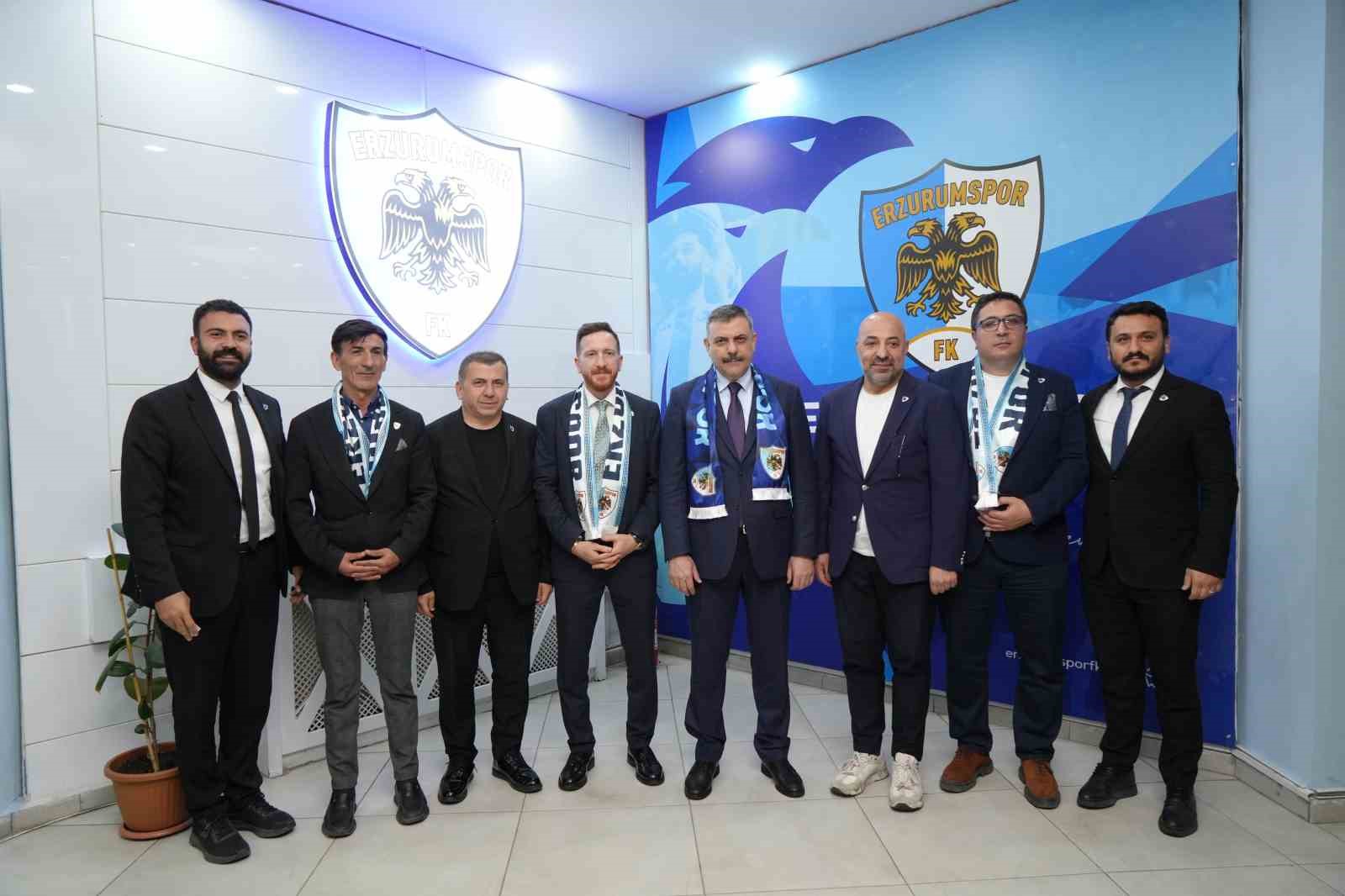 İçişleri Bakanı Çiftçi’den Erzurumspor’a tebrik ziyareti
