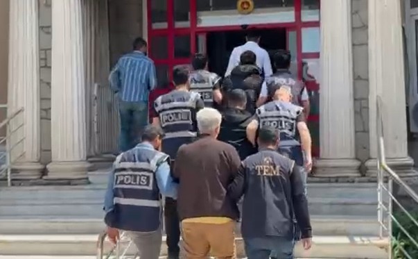 Emniyet ekipleri sahte istihbarat&ccedil;ıları &ccedil;&ouml;kertti
