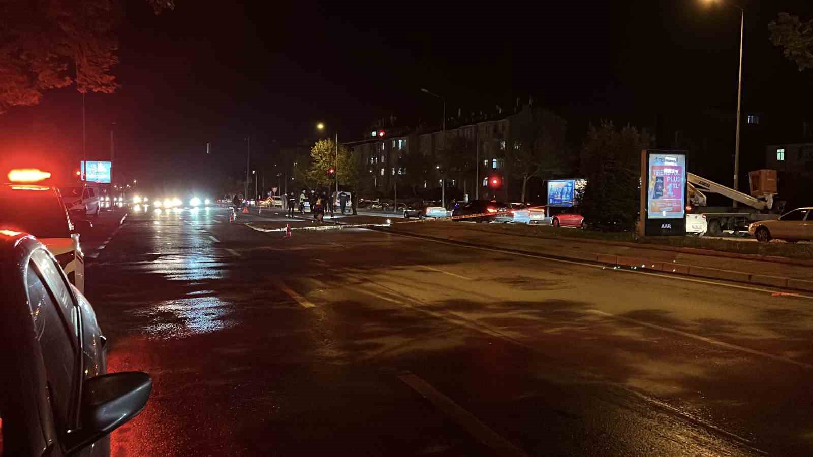 Otomobilin &ccedil;arptığı kadın hayatını kaybetti
