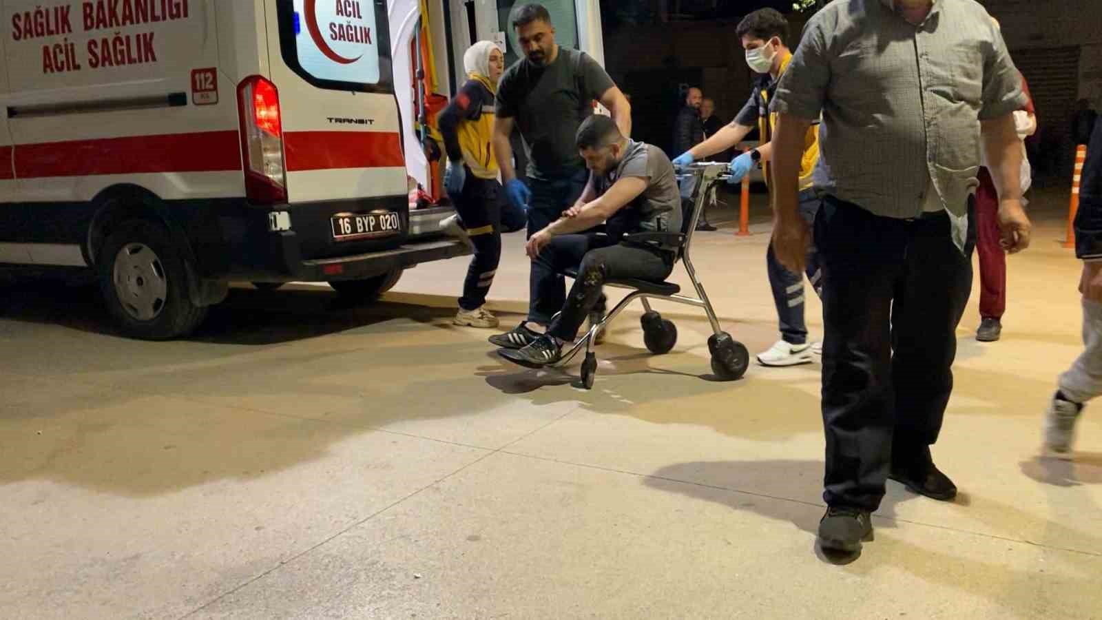 İnegöl’de direksiyon başında fenalaşan sürücü zincirleme kazaya neden oldu
