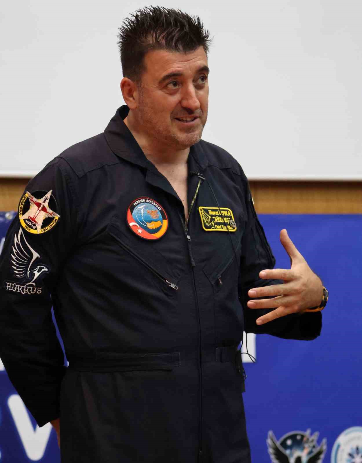 TUSAŞ Baş Test Pilotu Murat Özpala Erzurum’da gençlerle buluştu: "Hayallerimi kitaba dönüştürüyorum"
