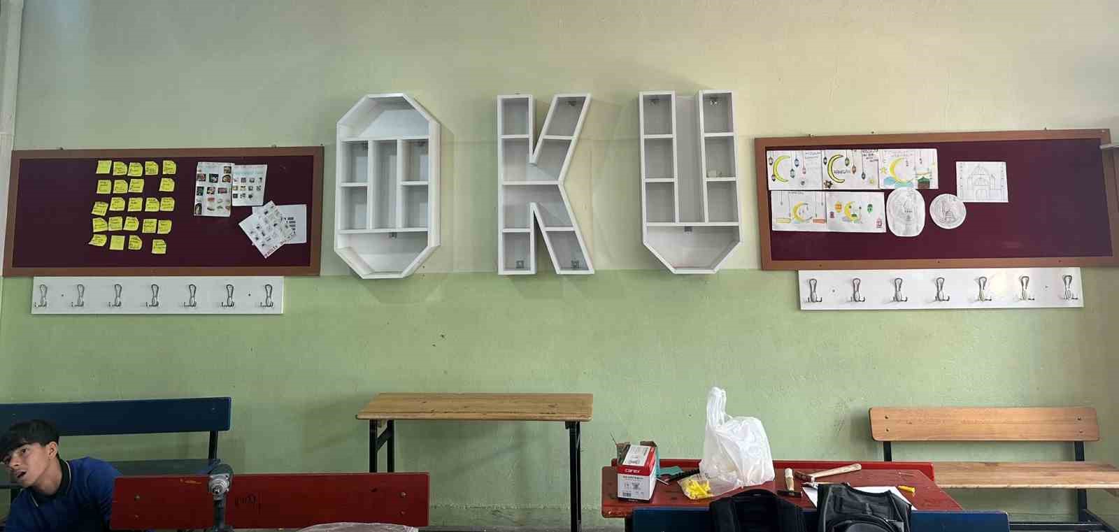 Diyarbakır’da meslek lisesi öğrencileri kardeş okullara kitaplıklar tasarladı