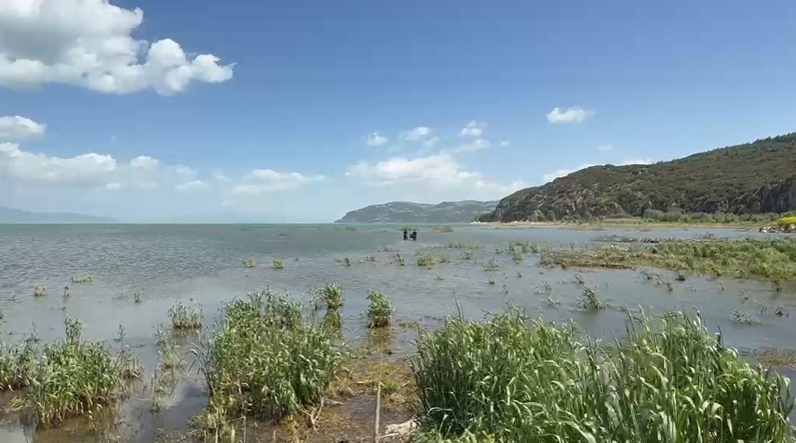 Eğirdir G&ouml;l&uuml;&rsquo;nde 100 metrelik yasa dışı ağ ele ge&ccedil;irildi
